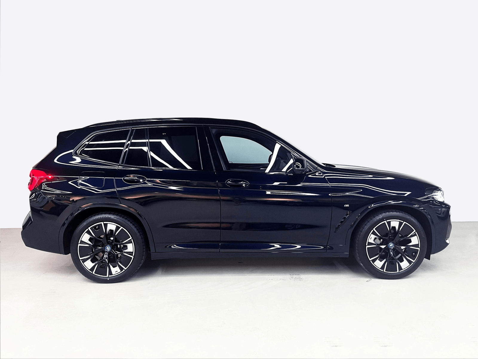 2 BMW G08 iX3 M-SPORT PRO
